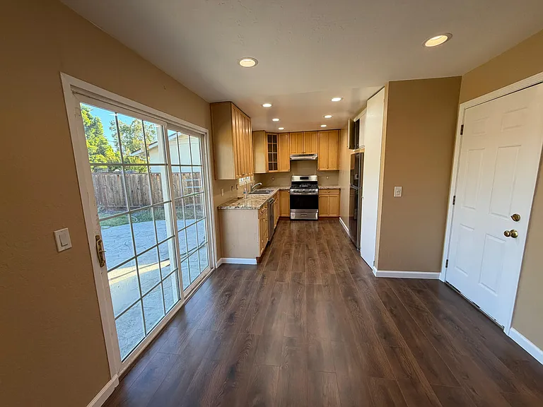 6958 Darian Ct — Photo 7