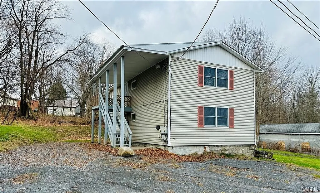 2 bed, 1.0 bath, 2304 sqft, $1,000 — Photo 1