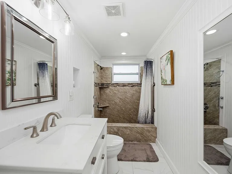 370 E Fray St — Photo 3