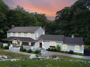 17 Kinnicutt Rd E, Pound Ridge, NY 10576