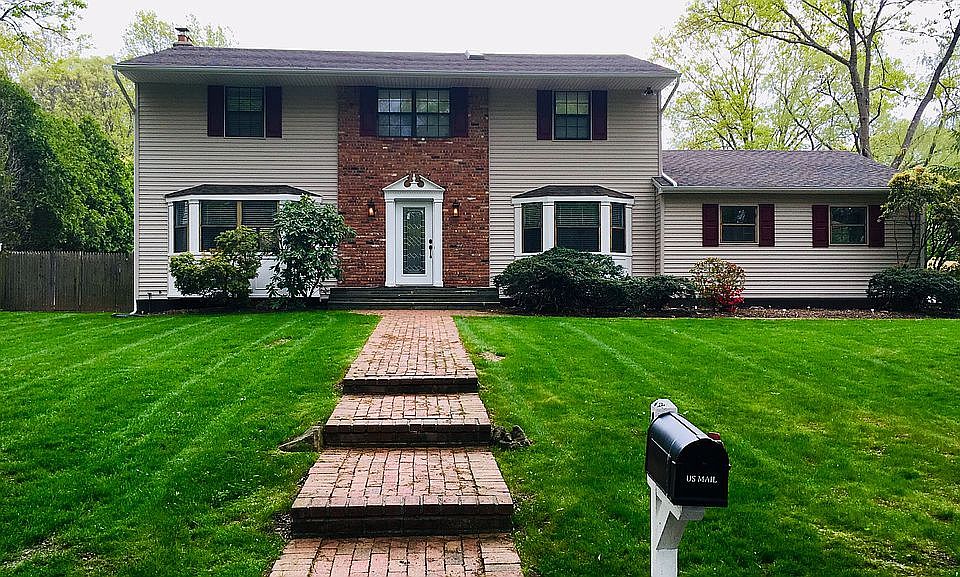 1st image of 4 Glenridge Ln