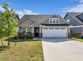 412 Travis Dr, McGregor, TX 76657