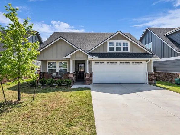 412 Travis Dr, McGregor, TX 76657