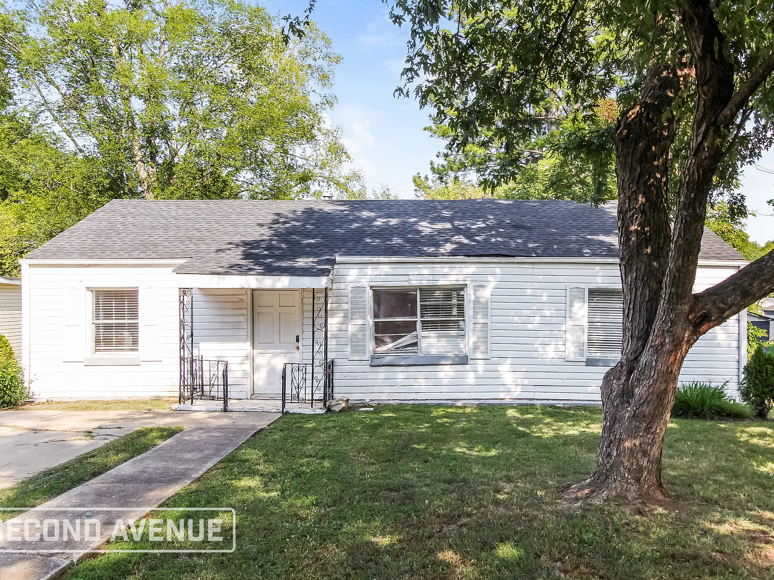 4 bed, 1.0 bath, 1142 sqft, $1,275 — Photo 1