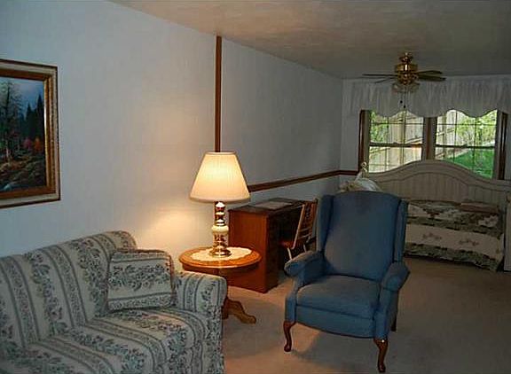 3rd image of 25 Meadow Dr