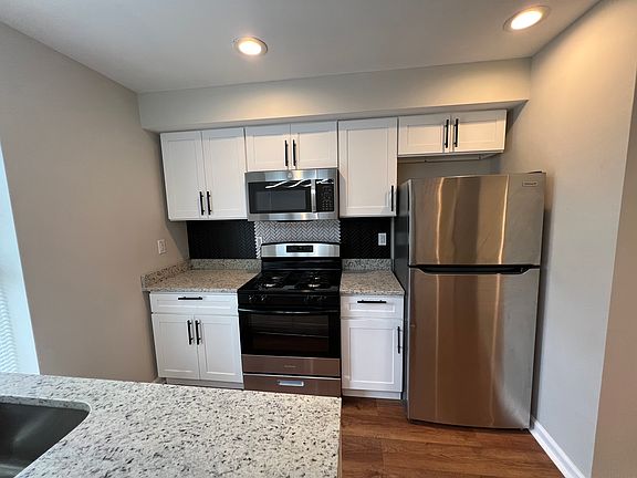5th image of 5301 Maple Ave
