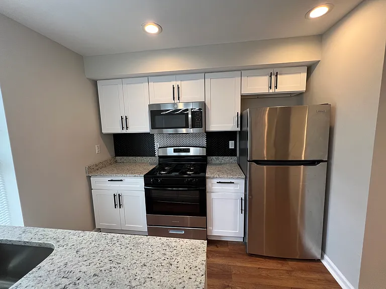 5301 Maple Ave — Photo 5