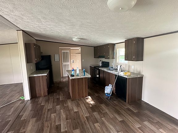 3rd image of 7 Cottonwood Ln