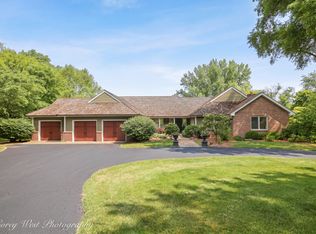39W944 Deer Run Dr, St Charles, IL 60175