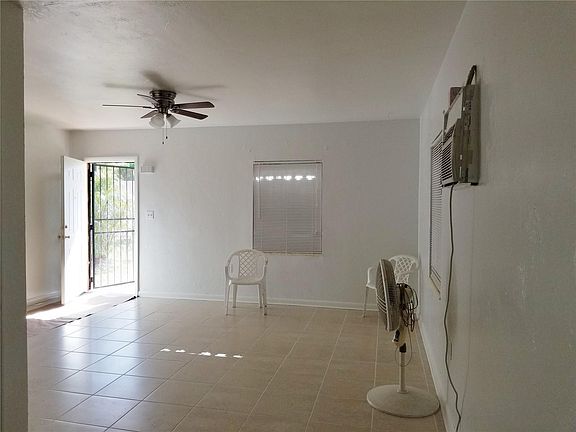 4th image of 525 N Perviz Avenue