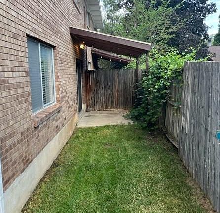 7482 Side Yard with covered patio