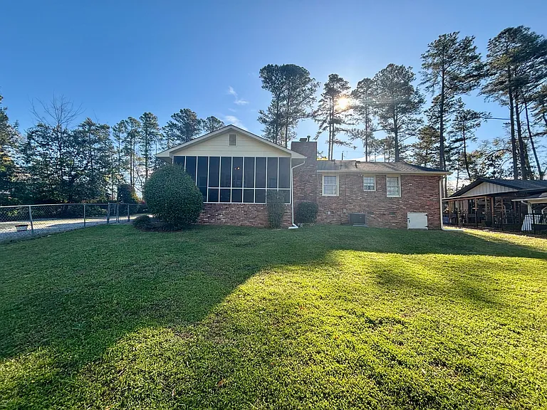 807 Barrett Ln — Photo 12