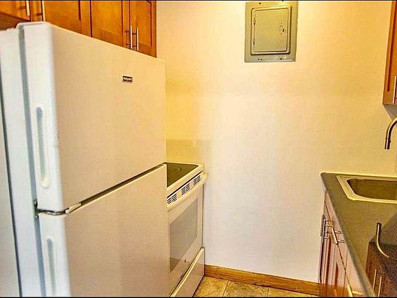 3rd image of 370 W 30th St APT 6C