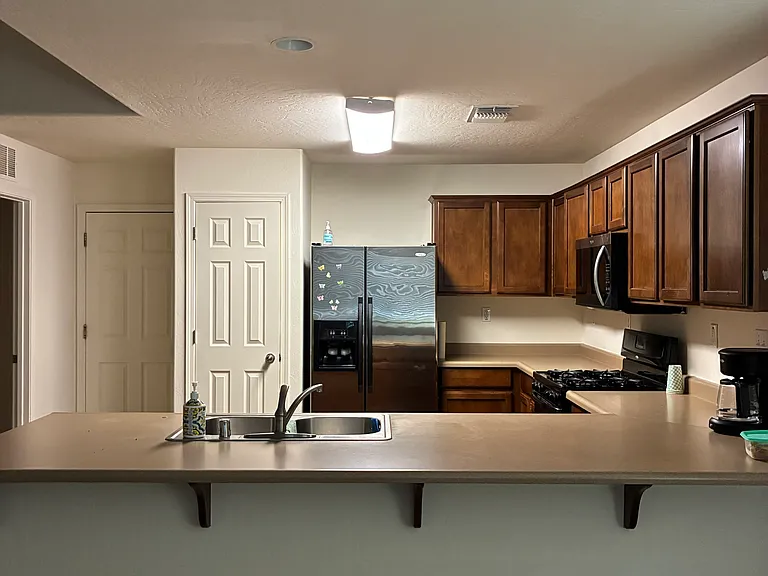 748 S Douglas Ave — Photo 3