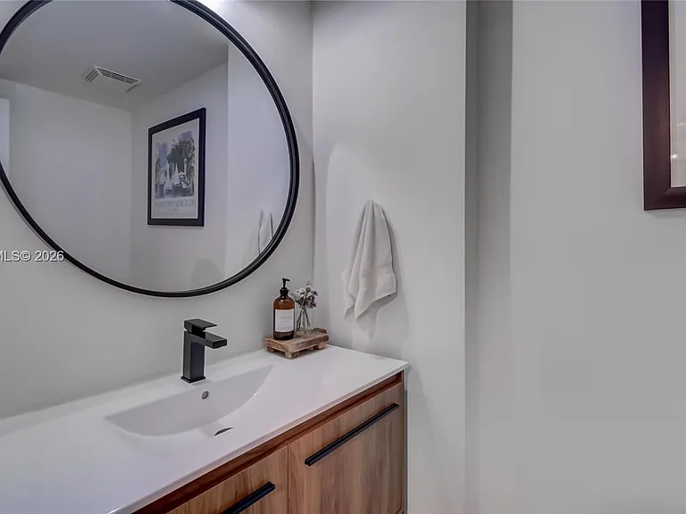 3339 Virginia St #323 — Photo 15