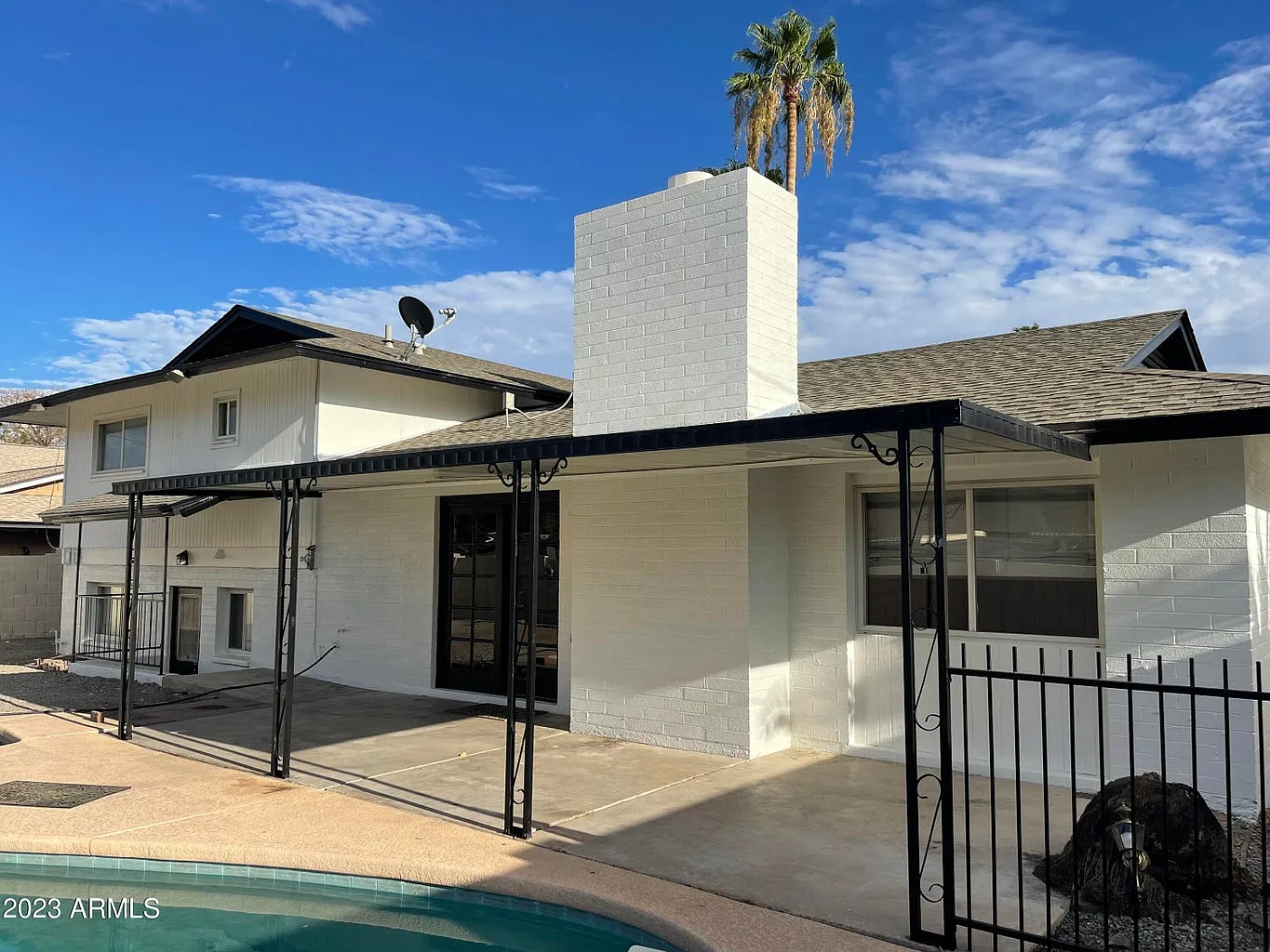 5 bed, 3.5 bath, 2500 sqft, $4,995 — Photo 2