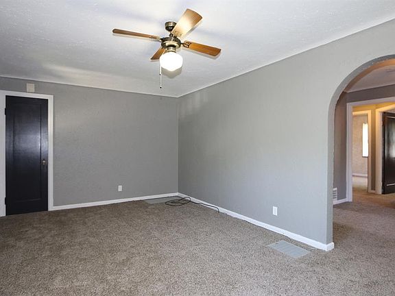 4th image of 320 E Melford Ave