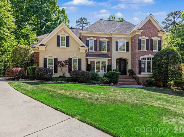 9341 Whispering Wind Dr, Charlotte, NC 28277
