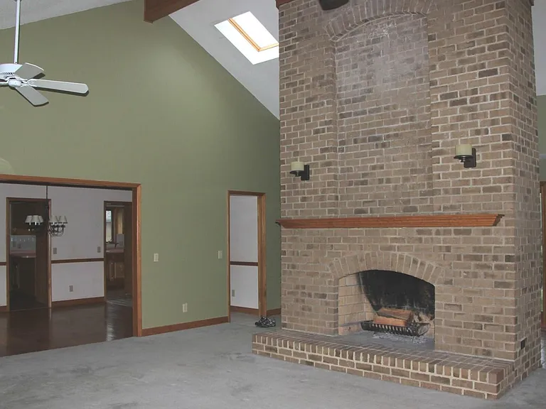 7925 Ragan Rd — Photo 2