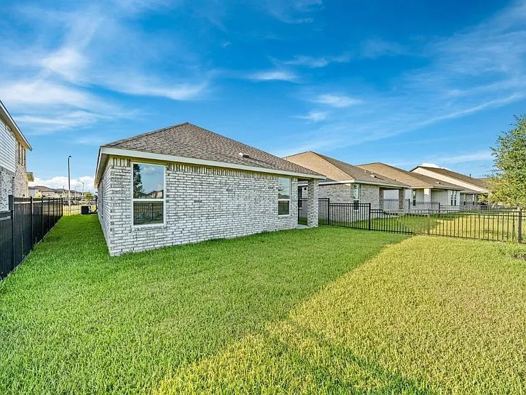 27439 Sunterra Village Dr — Photo 30
