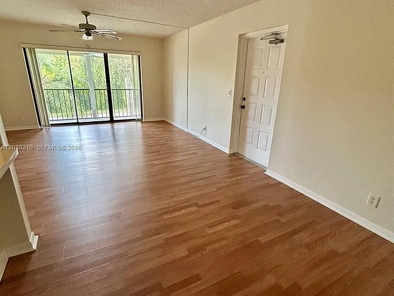 1113 Green Pine Blvd #H2 — Photo 2