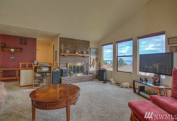 3rd image of 1902 Overview Dr NE