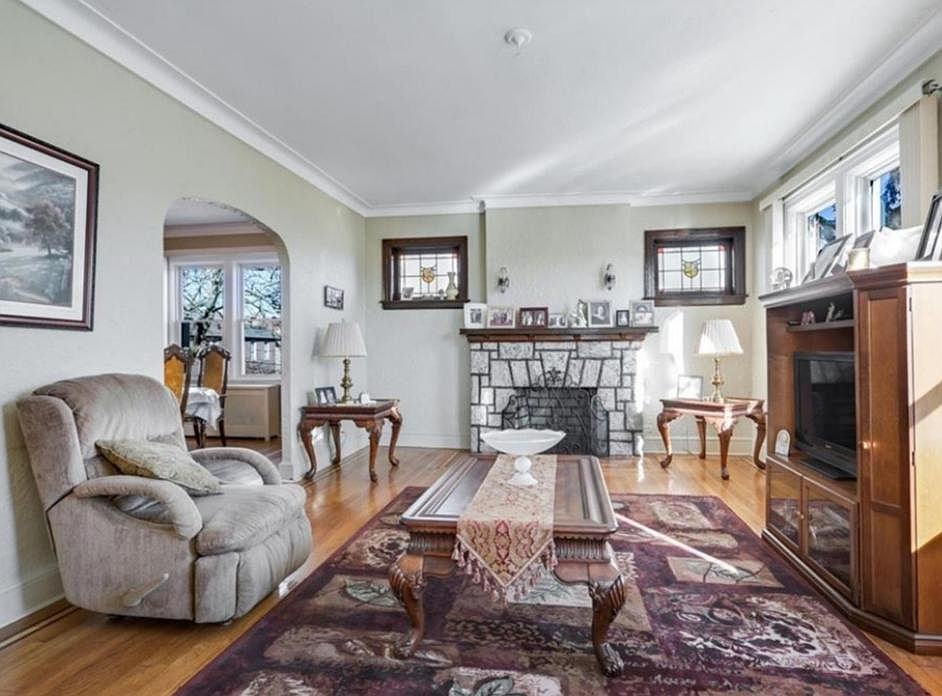 1st image of 2317 Laconia Ave Floor 2