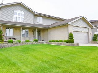 425 Victoria Ln, Glendale Heights, IL 60139