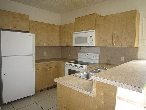 2nd image of 416 N H St