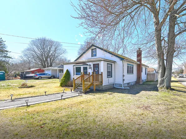 50 S Evergreen Drive, Selden, NY 11784