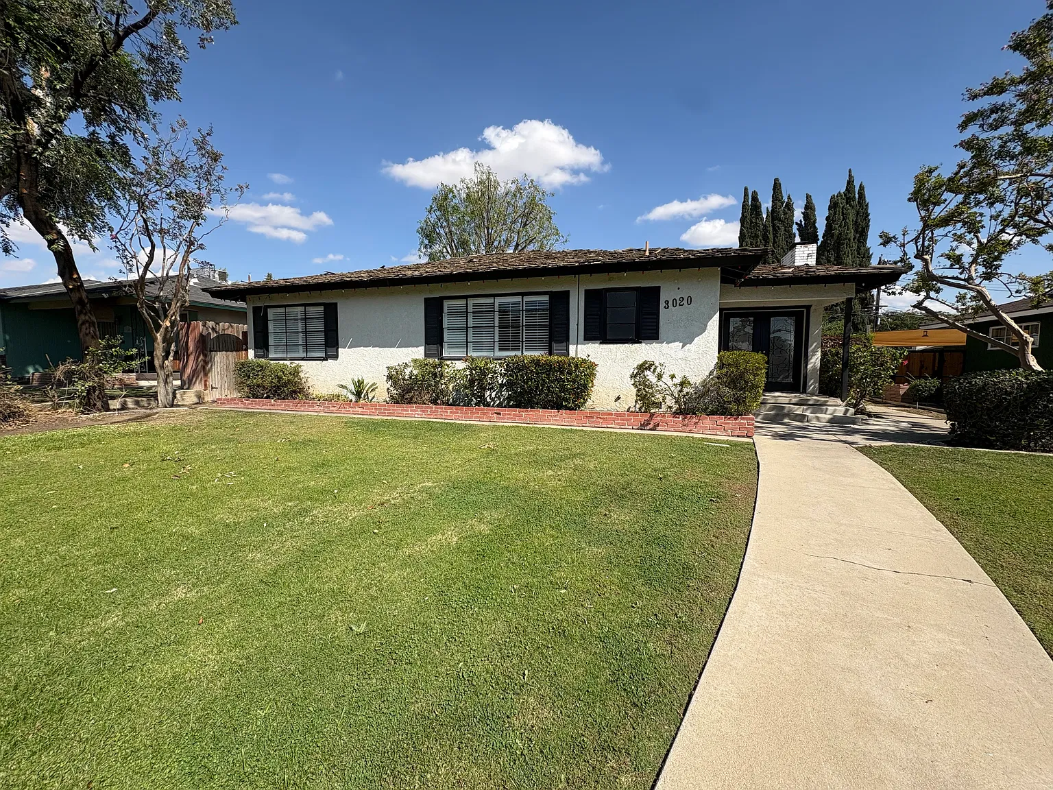 3 bed, 1369 sqft, $2,000 — Photo 1