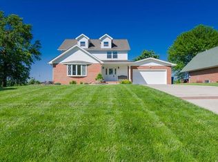 476 Point Of View Dr, Edwardsville, IL 62025