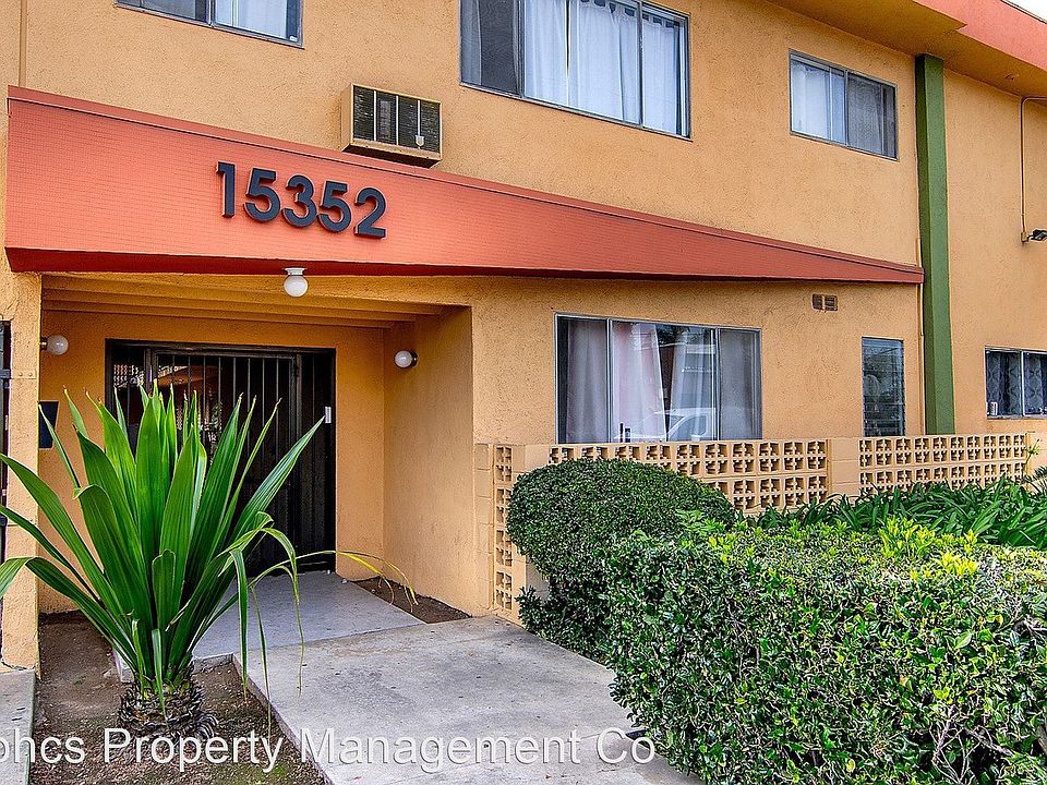 1st image of 15352 Vanowen St #5