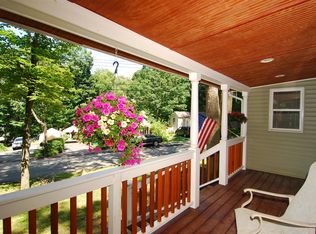 10 Peach Rd, Lake Hopatcong, NJ 07849