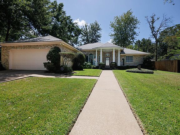 3rd image of 104 Peach Tree St