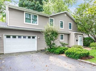 57 Amherst Rd, Albertson, NY 11507