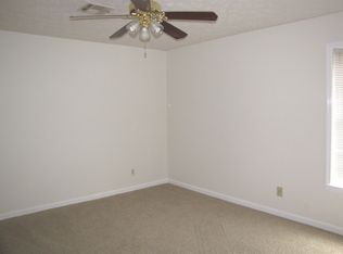 102 Crossgate Dr, Elmore, AL 36025