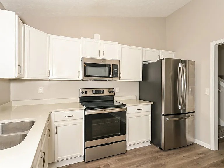 6149 Raleigh Oaks Ct — Photo 8
