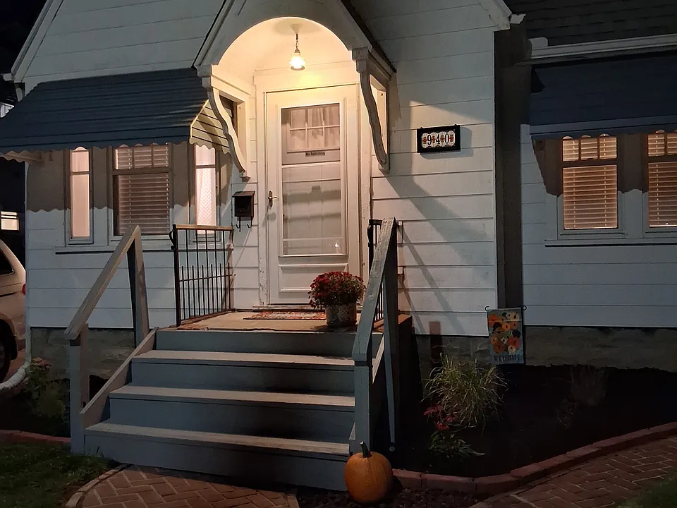 940 E Main St