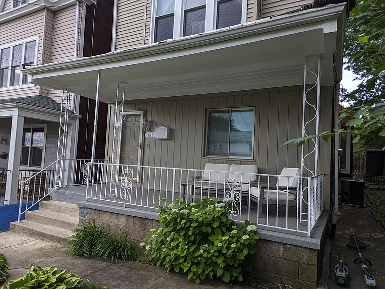 621 Kirtland St — Photo 57
