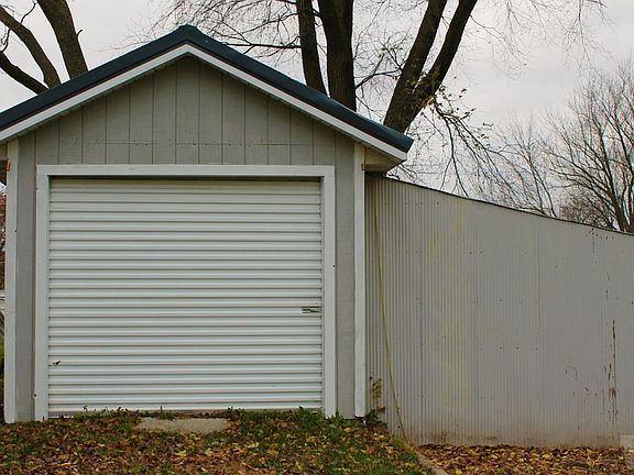 3rd image of 407 Depot St