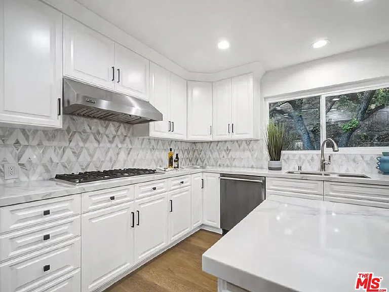 4732 Del Moreno Dr — Photo 15