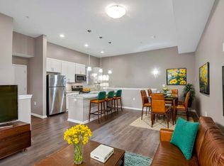 2097 Columbus Rd APT 1, Cleveland, OH 44113