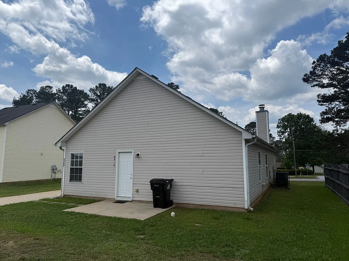 Building Photo - 9360 Thomas Rd