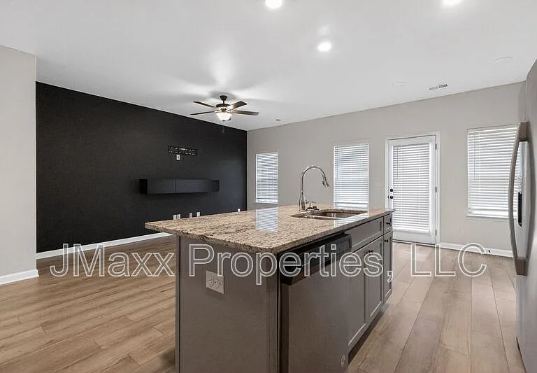 7151 Chara Ln — Photo 5
