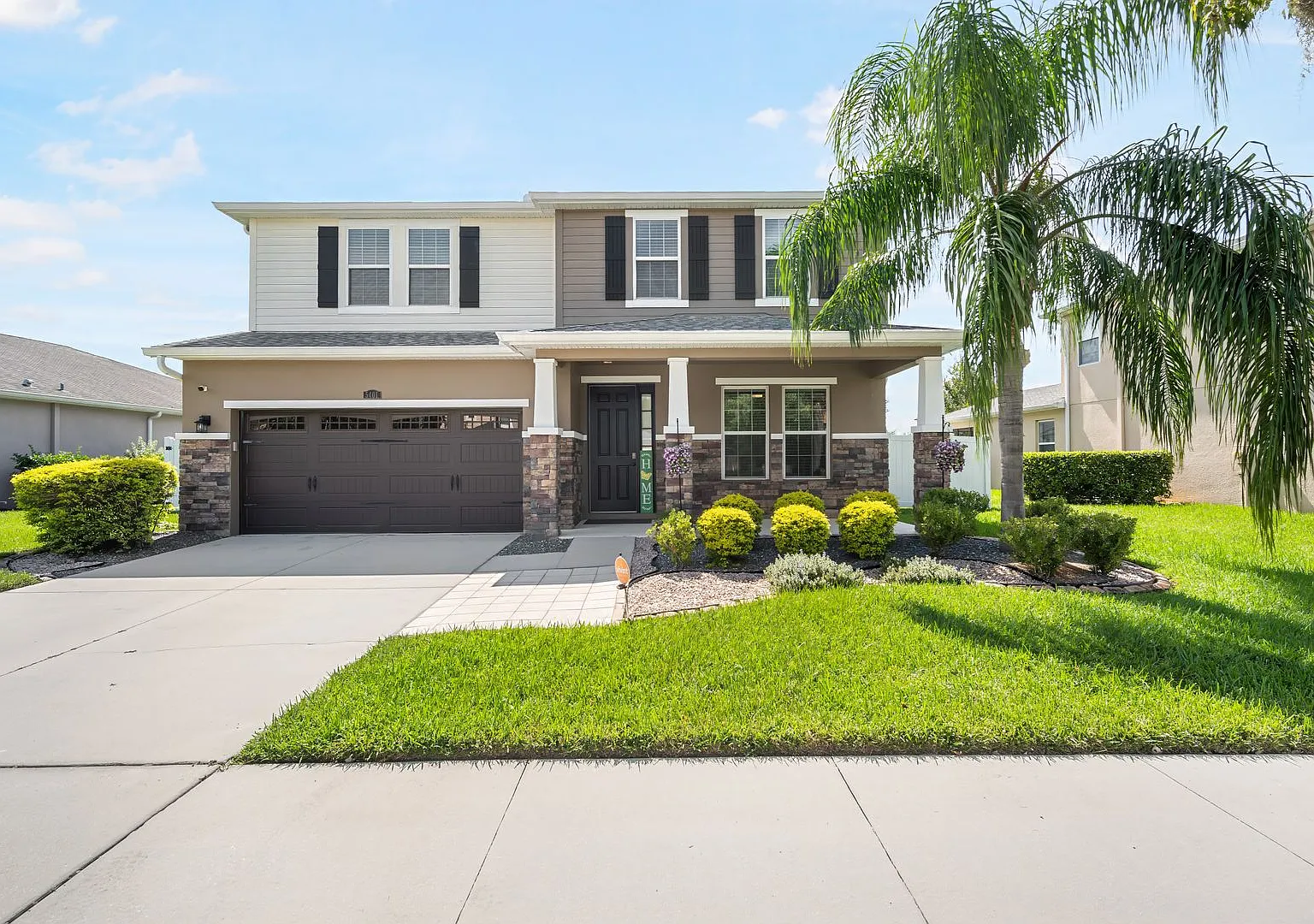 Spacious 4 Bedroom + Loft Home in Avalon Park with Resort-Style Amenities — Photo 1