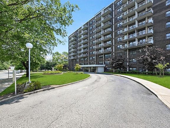 2nd image of 1100 Clove Rd APT 3C