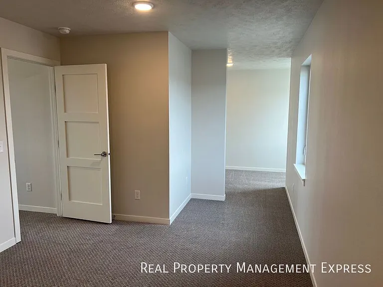 5516 S Huntwood Ave — Photo 16
