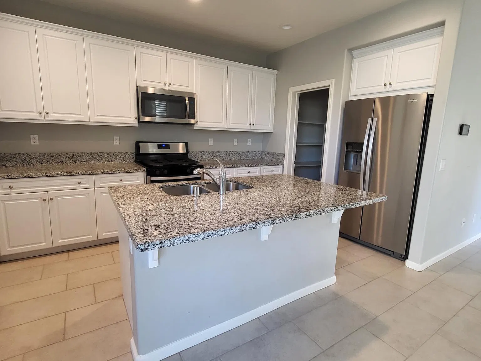 3 bed, 1611 sqft, $2,950 — Photo 2
