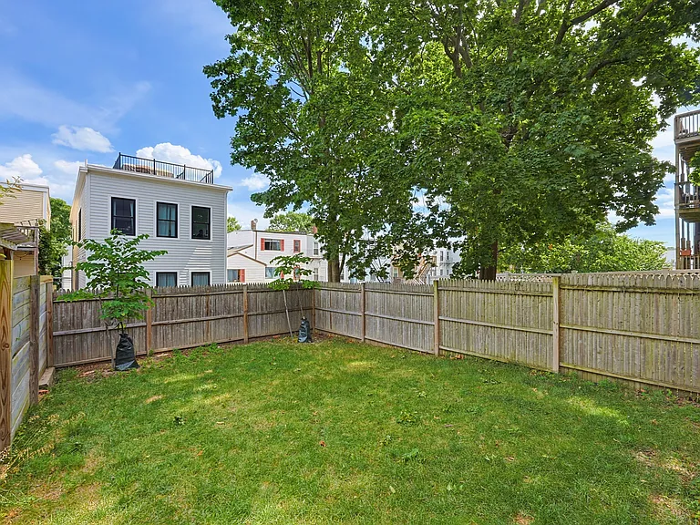 498 Sumner St #1 — Photo 27